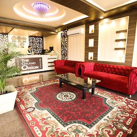 Отель The Grand Orion Chinhat Экстерьер фото