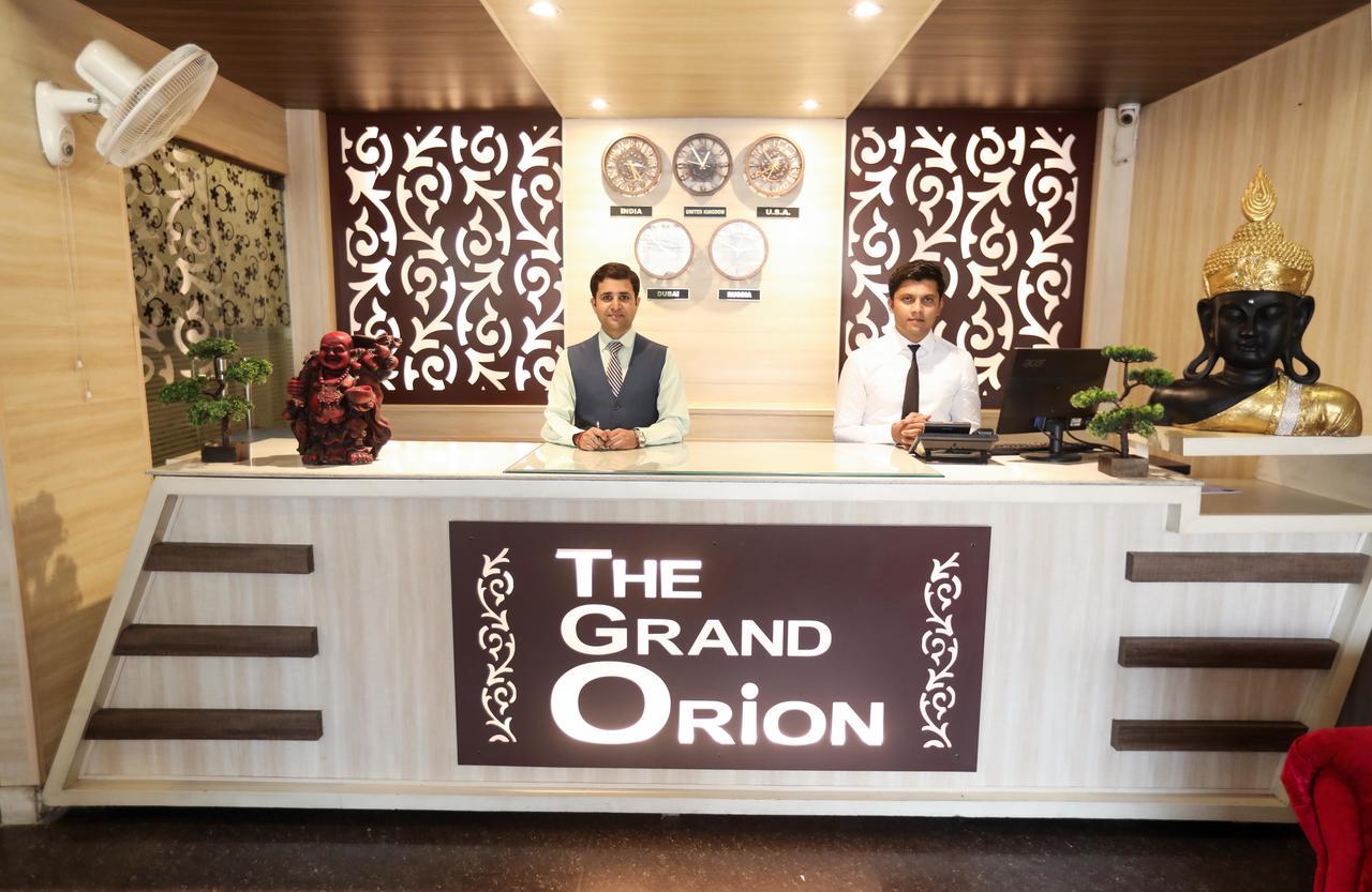 Отель The Grand Orion Chinhat Экстерьер фото